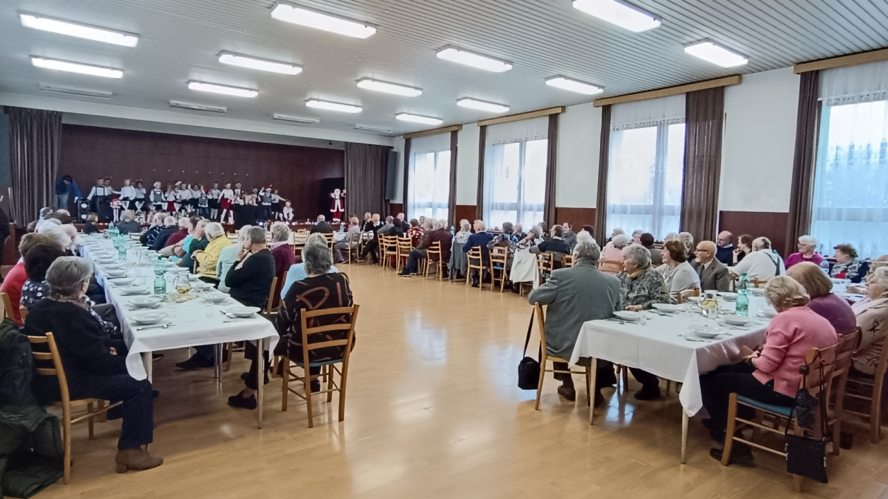 Vianočné posedenie s dôchodcami 2025 Vianočné posedenie s dôchodcami 2025 Vianočné posedenie s dôchodcami 2025 Vianočné posedenie s dôchodcami 2025