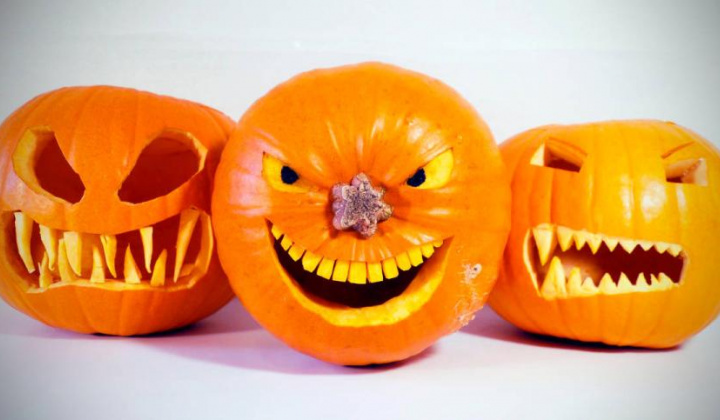 Fotka - Pozvánka-vyrezávanie tekvíc