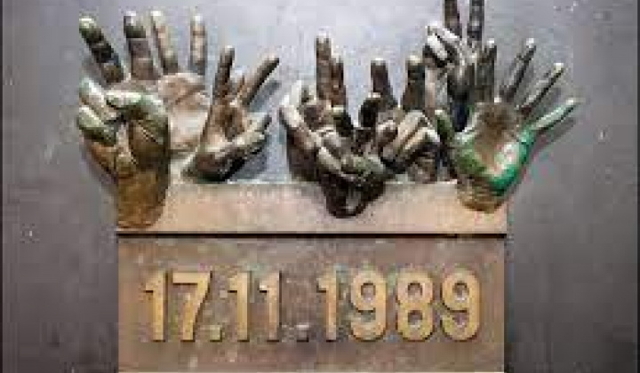 Fotka - Stránkové hodiny počas 17. novembra